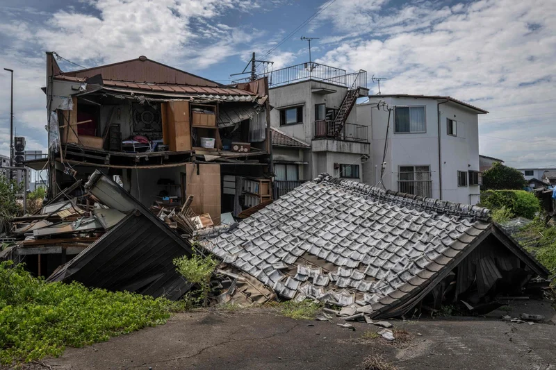 [PHOTOS] Aftermath of earthquake in Japan
