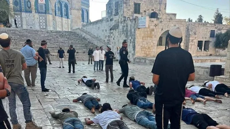 Israeli lawmakers lead mass Al-Aqsa Mosque raid