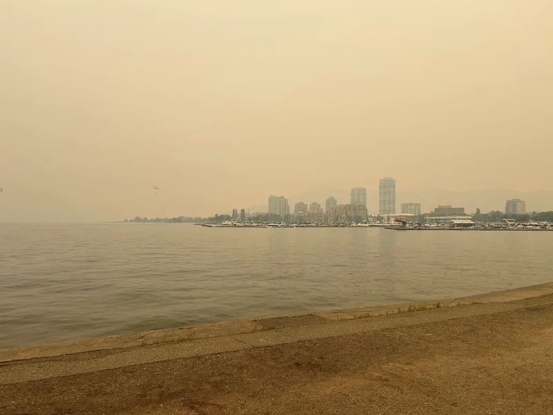 Wildfire smoke blankets Kelowna, prompting health warnings and disrupting summer plans
