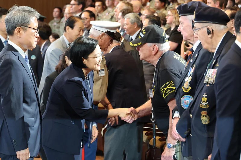 [PHOTO] Honoring Korean War veterans