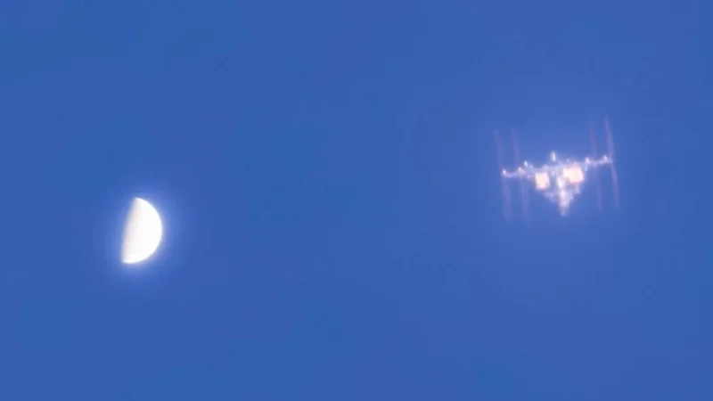 ISS meets Venus in incredible daylight photo | Space photo of the day for July 28, 2026