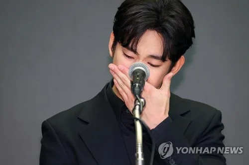 Police drop underage dating charge against actor Kim Soo-hyun