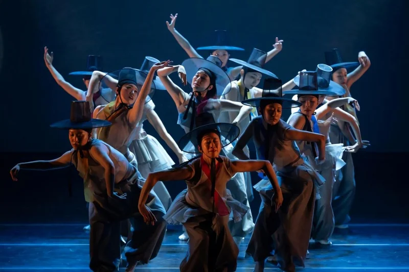 Contemporary Korean heritage performance lights up Busan