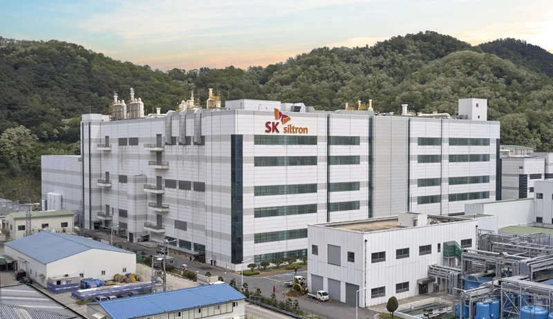 SK signs $1.6 bil. to sell chip materials firm SK Siltron to Doosan