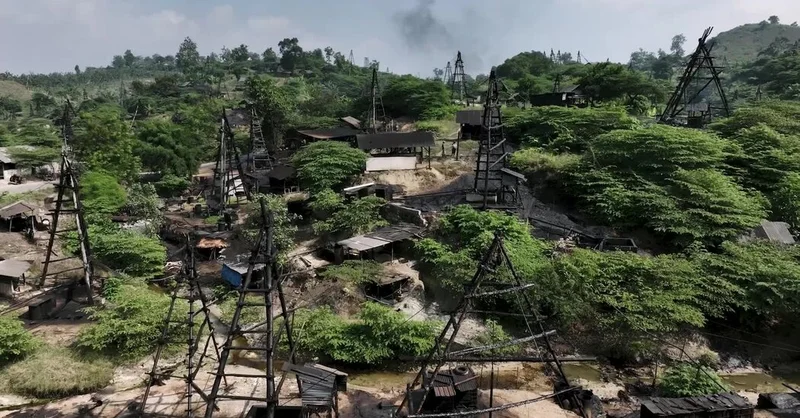 Drilling for Oil the Old-Fashioned Way in ‘Little Texas,’ Indonesia