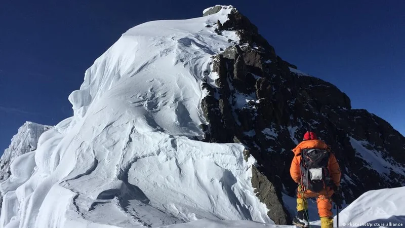 Pakistan: Bodies found after international mountaineers vanish on Broad Peak