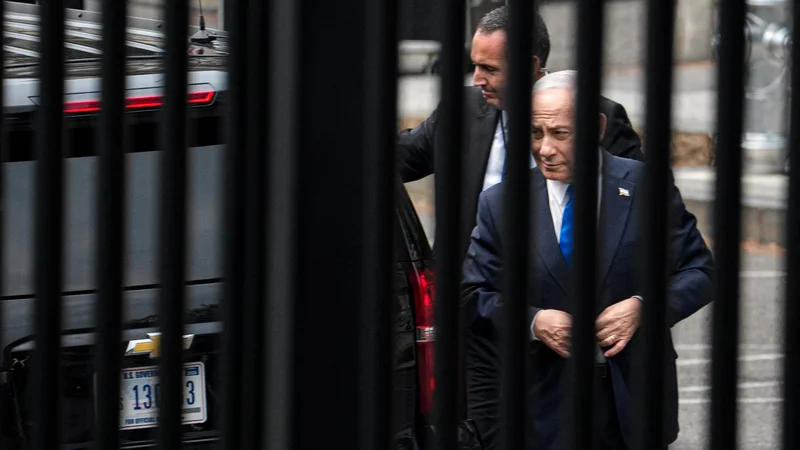 Netanyahu arrives at the White House