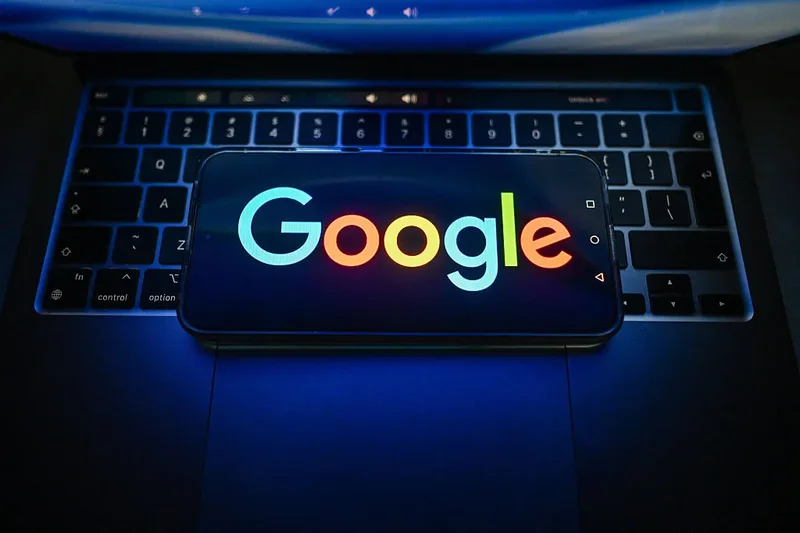 EU Slaps Google With $1 Billion Fine Over Search and Play Store