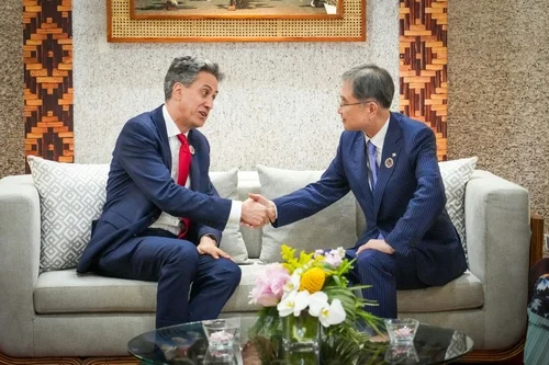 (LEAD) S. Korea discusses security ties, global challenges with EU, Britain