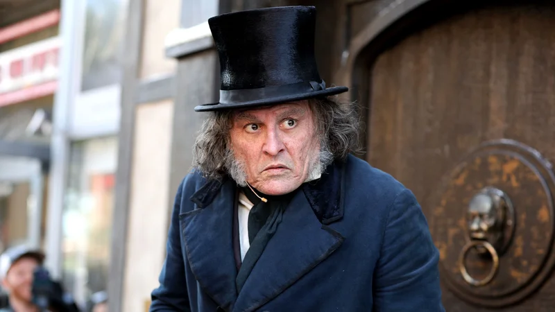 'It's Good to Be Back': Johnny Depp Meets Fans as Ebenezer Scrooge, as First Trailer Drops for His Big Hollywood Return