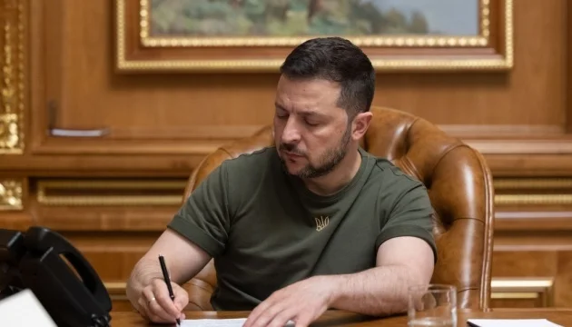 Martial law and mobilization extended in Ukraine: Zelensky signs laws