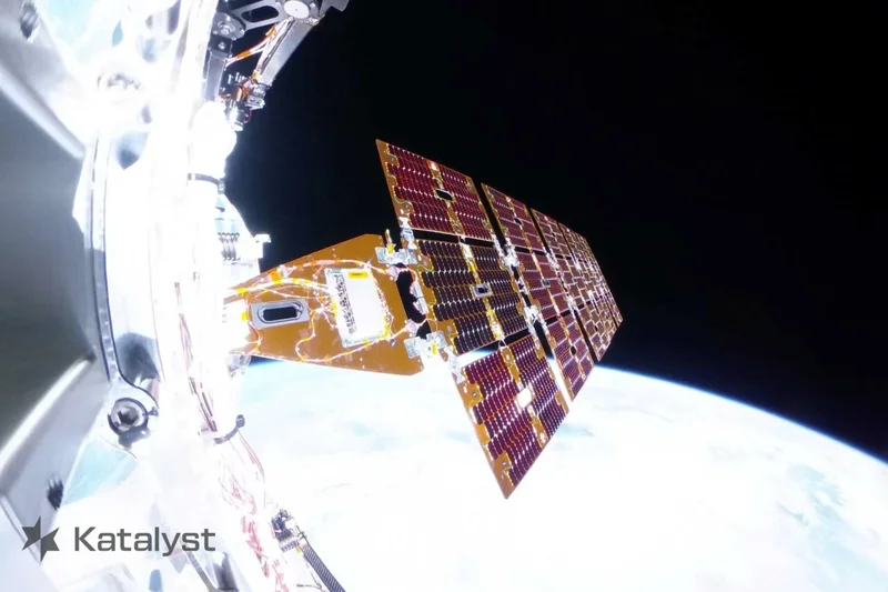 Spacecraft Sent to Rescue NASA Telescope Is Having Its Own Issues