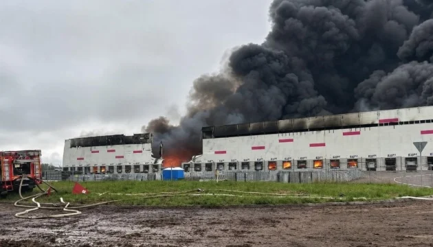 Oil refinery and Wildberries warehouses on fire in Ryazan region following drone attack