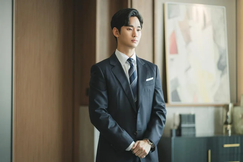 Police clear Kim Soo-hyun of child welfare law violations over underage dating claims