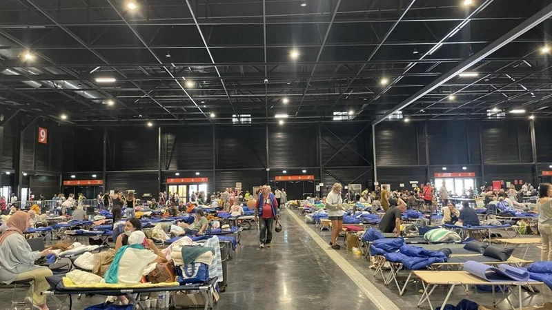 Wildfires in France: Volunteers put smiles back on evacuees' faces in Bordeaux