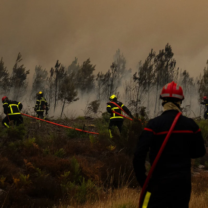 Live Updates: Firefighters Battle Raging Wildfires in France and Spain
