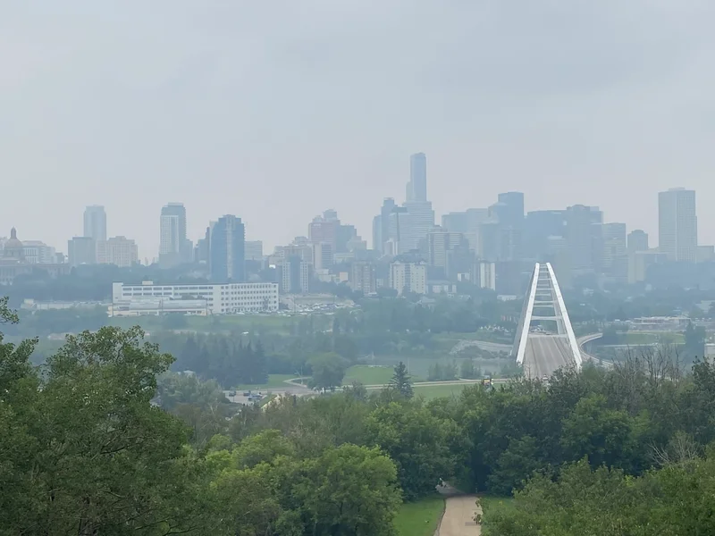 Edmonton organizations watch out for seniors during hot, smoky conditions