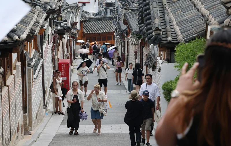 Foreign tourists' spending in Seoul surges more than 50 % in H1: data