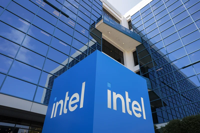 Intel reported a huge earnings beat. Analysts are on the fence regarding the chipmaker