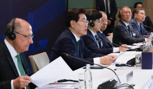 Lee pitches aircraft, minerals and K-Beauty to power Korea-Brazil growth