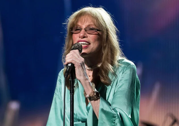 Singer Carly Simon diagnosed with Parkinson's disease