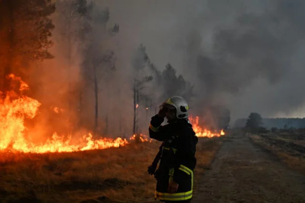 French wildfire that's forced thousands to evacuate stalls, but could regain strength