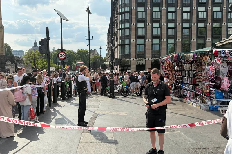 Westminster Bridge cordoned off after police boat crash as ‘casualties treated’