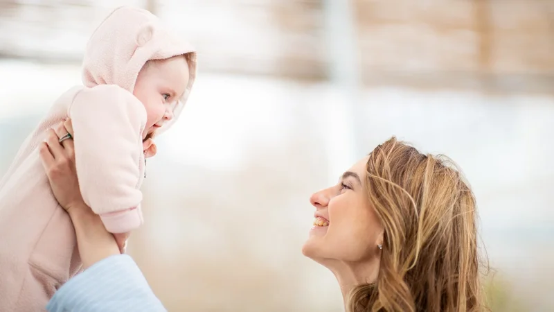 Looking babies in the eyes may help them learn