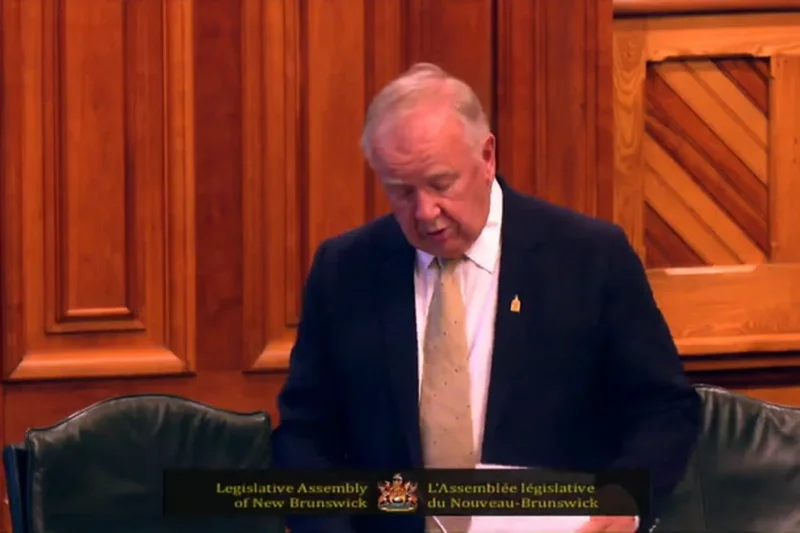 Politician appears to read out AI prompt during speech