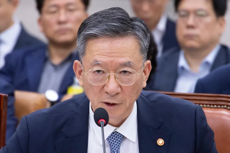 Lee must put victims before partisan politics