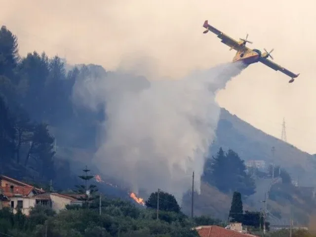 Italy sends firefighting aircraft to battle Tunisia wildfires