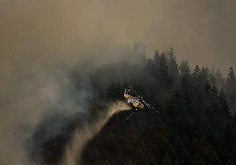 Clinton, B.C. ordered to flee as aggressive wildfire advances