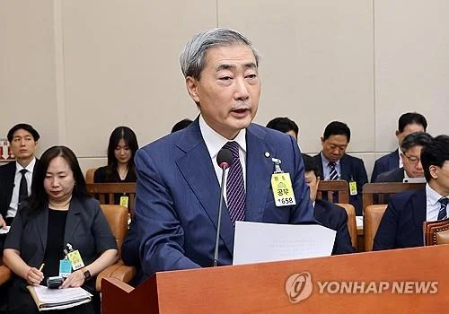(LEAD) BOK signals continued monetary tightening amid rising inflation, sound economic growth