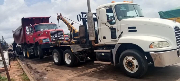 Federal Government begins evacuation of roadside trucks on Enugu-Onitsha Expressway