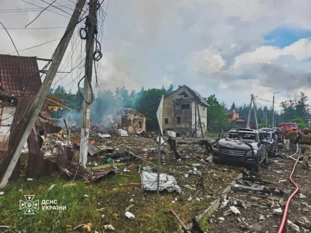 Russian ballistic strike kills 10 in Ukraine