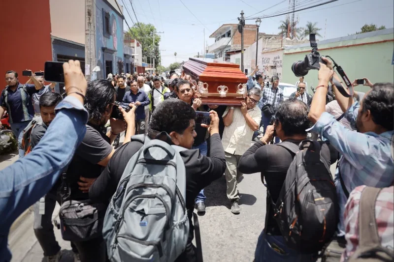 Oaxaca journalist, known for criticizing governor, shot dead; Feds takes over the case