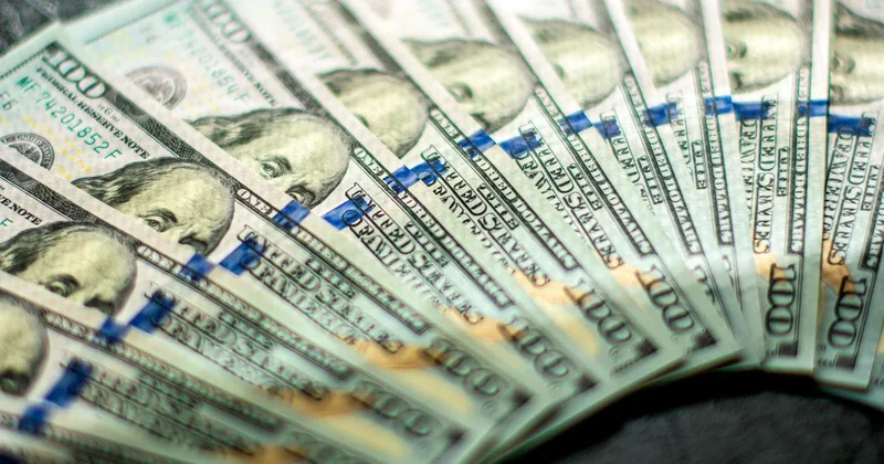 75% say their income isn't keeping up with inflation, CBS News poll finds