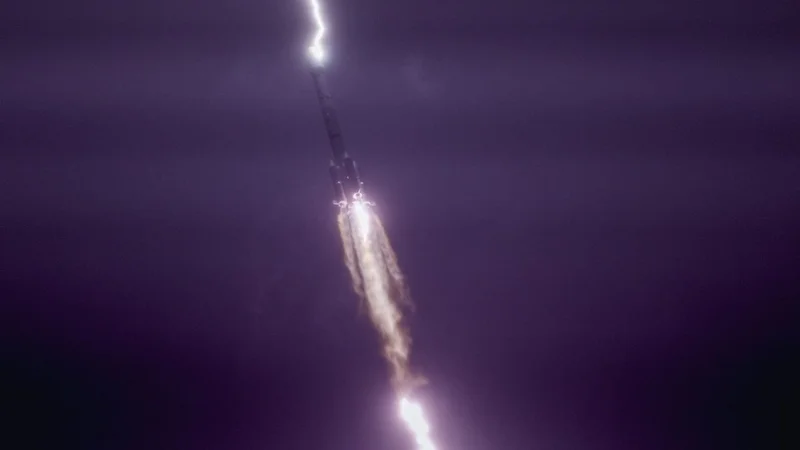 Epic photo captures lightning striking a Chinese rocket during liftoff