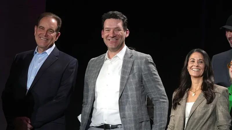 NFL analyst Tony Romo placed on leave by CBS Sports following drunk driving arrest in Wisconsin