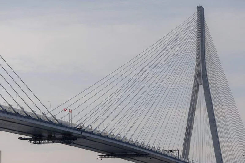 Trump says original Gordie Howe bridge deal is dead, contradicting Carney