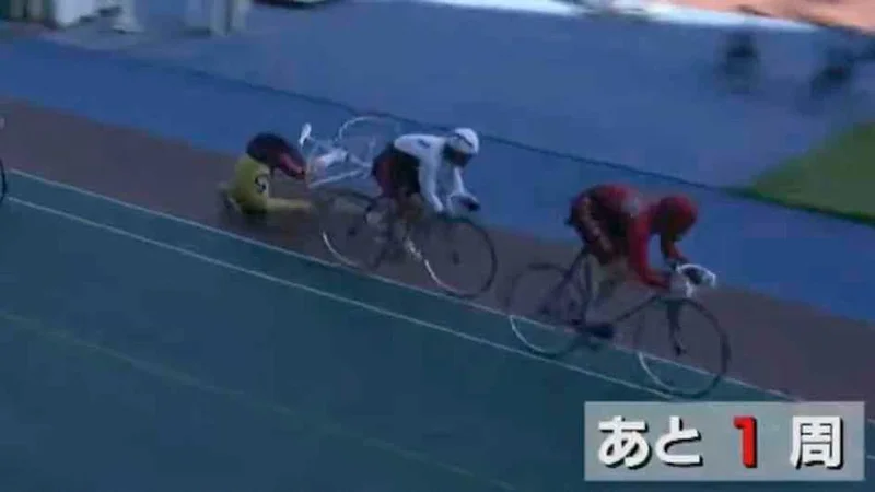 Nasty crash denies Aussies chance to hit back at defector Richardson