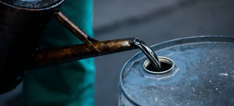 Global crude oil prices drop after climbing to $100/barrel
