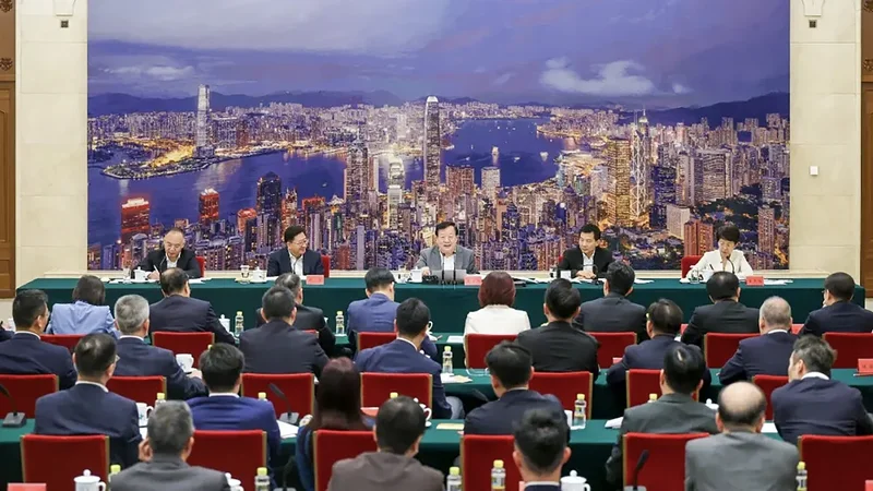 Xia Baolong urges lawmakers to ‘assume a greater role’ in helping Hong Kong leader