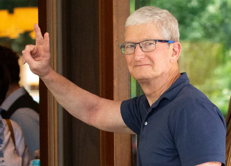 Apple earnings live updates: iPhone, AI and Tim Cook’s final CEO call