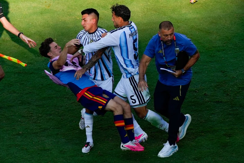 Spain coach De la Fuente says Argentina’s conduct after World Cup final was ‘unacceptable’