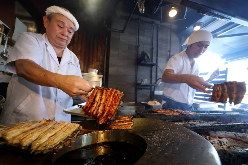 Eel draws long lines on Day of Ox despite scorching heat in Tokyo