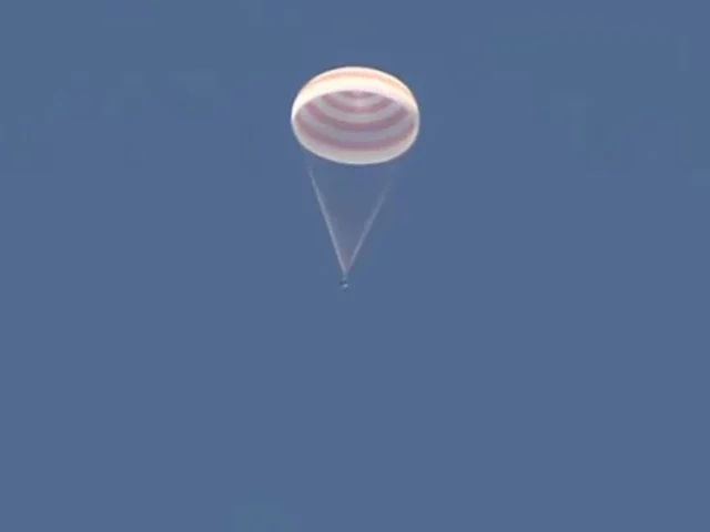 Spacecraft brings Russians, American back to earth, Russia's space agency says