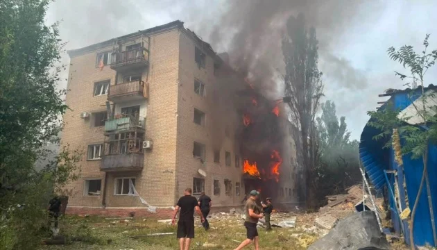 Russian airstrike on Sloviansk damages seven apartment buildings, injures 10