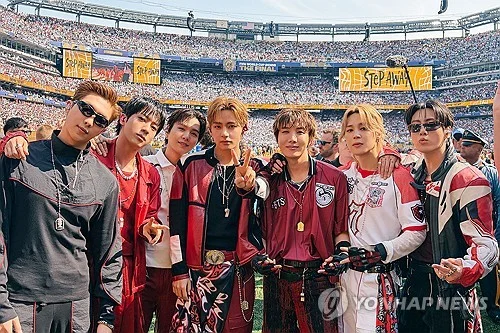(LEAD) Hybe tops 1 tln won in quarterly sales on BTS comeback