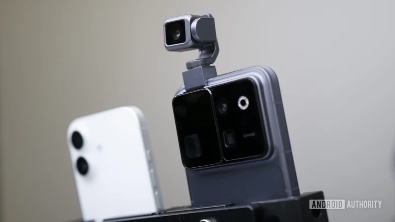 It’s official: That crazy gimbal-toting Robot Phone has dual 200MP cameras, loads of features